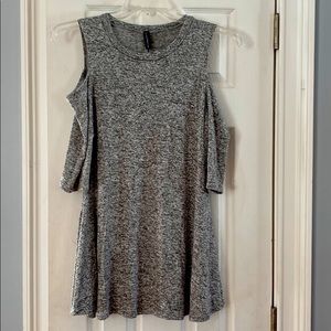 Peep shoulder shirt! New